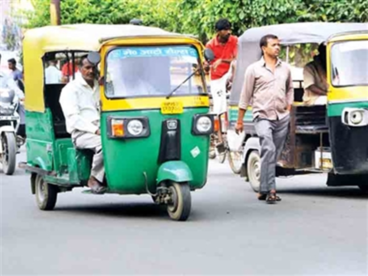 गोरखपुर शहर में अब ई-रिक्शो के लिए तय हुवा रूट, निर्धारित किये गए 19 रुट, एसपी ट्रैफिक ने बैठक में लिए 7 बड़े फैसले